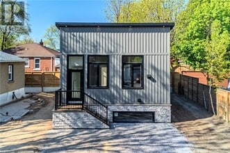 77 W 4th St in Hamilton, ON - Building Photo - Building Photo