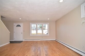 8 COLEMAN St in North Providence, RI - Building Photo - Building Photo