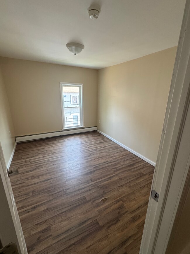 39 Silver St, Unit 2F in Norwich, NY - Foto de edificio - Building Photo