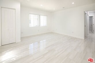 4564 W Broadway in Hawthorne, CA - Foto de edificio - Building Photo