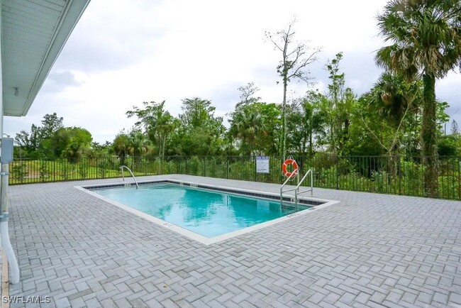 3030 Thomasson Dr in Naples, FL - Building Photo - Building Photo