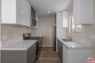 1553 S Saltair Ave in Los Angeles, CA - Building Photo - Building Photo