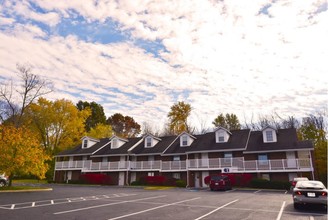 Tallmadge Pointe in Tallmadge, OH - Foto de edificio - Building Photo