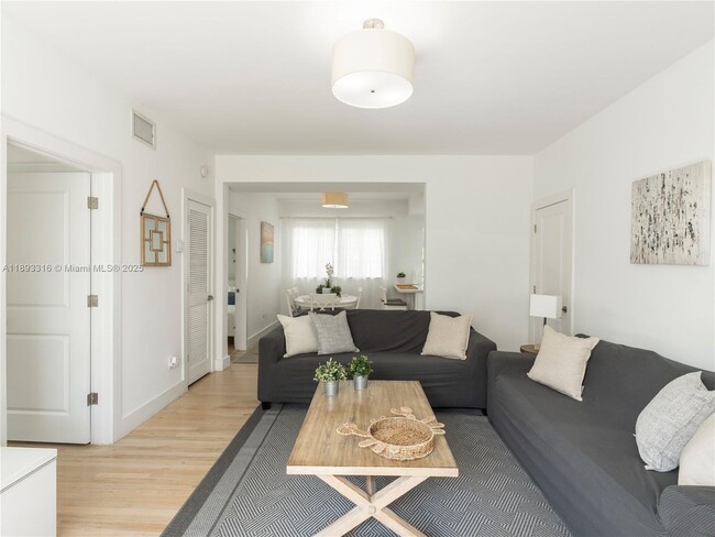 241 28th St in Miami Beach, FL - Building Photo - Building Photo