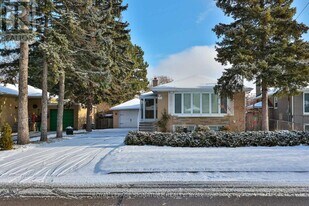 169 Norfolk Ave in Richmond Hill, ON - Building Photo