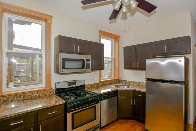 1148 W Waveland Ave, Unit 3 in Chicago, IL - Building Photo - Building Photo