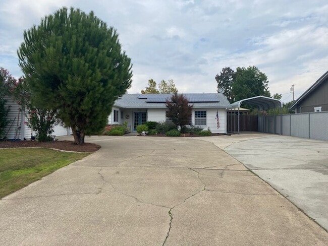 7597 Terra Linda Way in Redding, CA - Building Photo - Building Photo