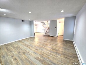 7 Staunton Ct in Farmington, CT - Building Photo - Building Photo