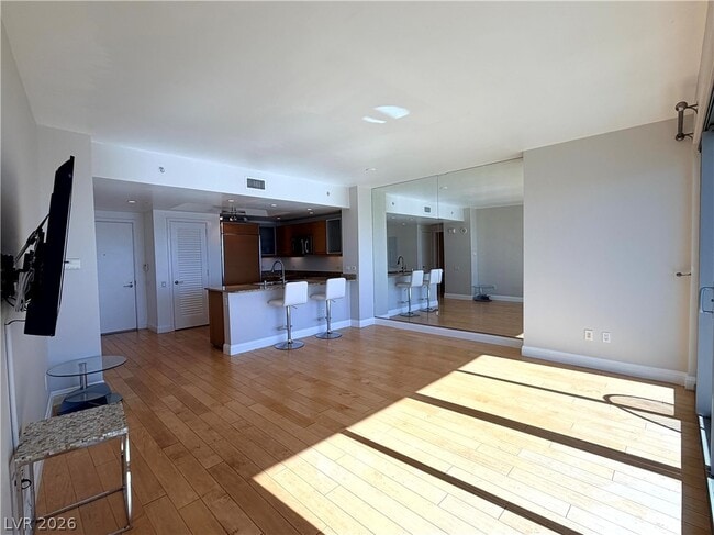 322 Karen Ave in Las Vegas, NV - Building Photo - Building Photo