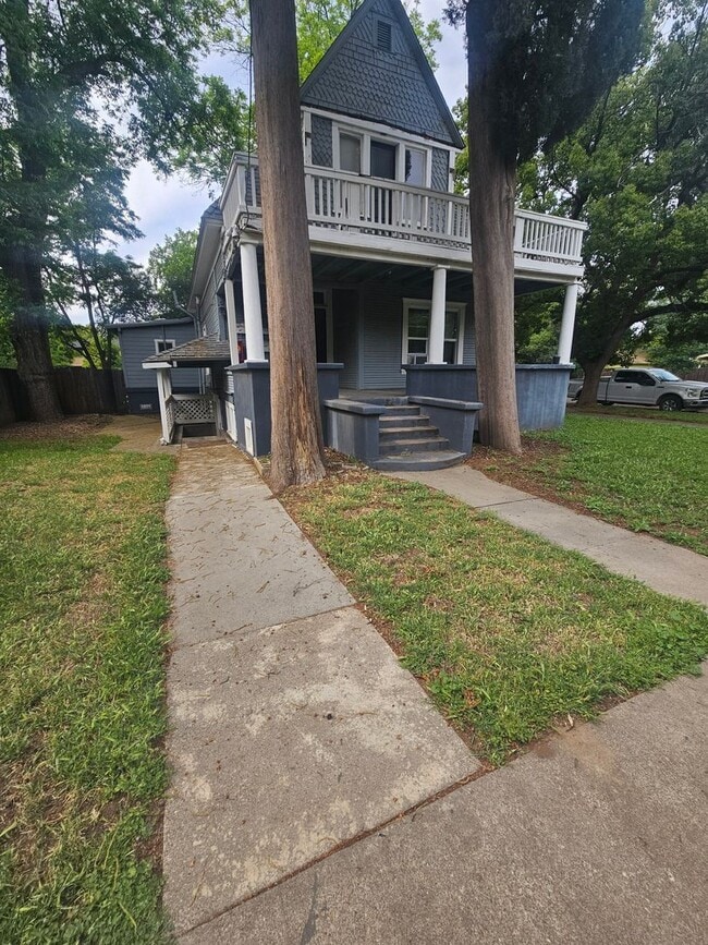 property at 202 W 2nd Ave