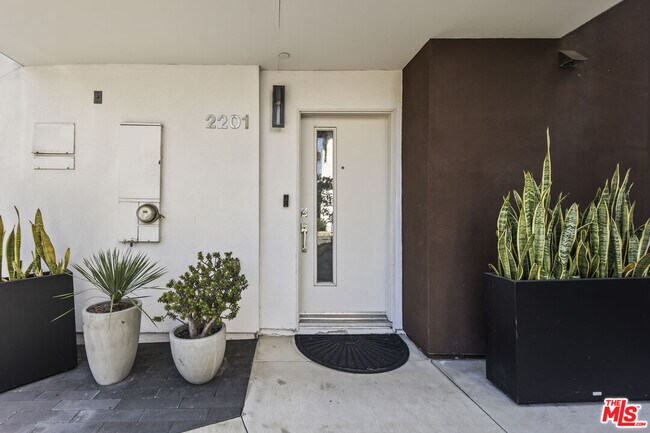 2201 Polyscope Pl in Los Angeles, CA - Building Photo - Building Photo