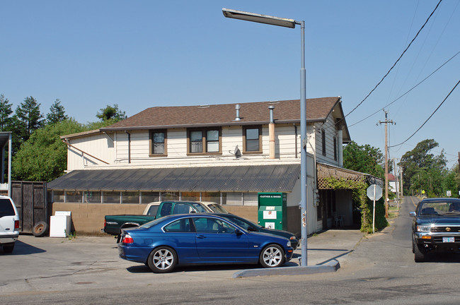 5221 Lone Pine Rd in Sebastopol, CA - Foto de edificio - Building Photo