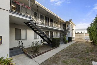 14324 Roscoe Blvd in Panorama City, CA - Building Photo - Building Photo