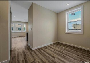 400 New York Ave in Huntington, NY - Foto de edificio - Building Photo