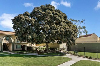 Los Arbolitos Apartments, Oxnard in Oxnard, CA - Building Photo - Building Photo