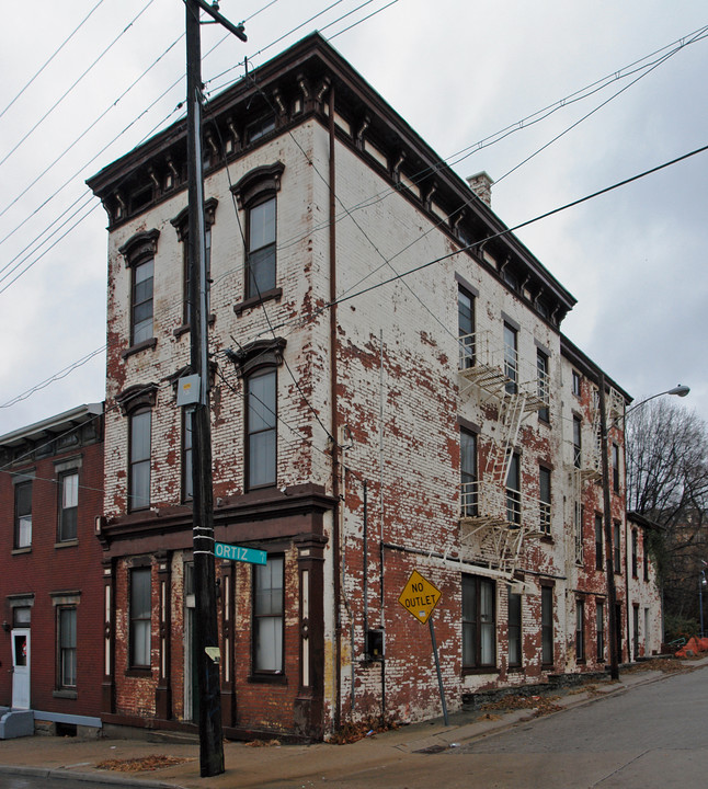 2419 Vine St in Cincinnati, OH - Foto de edificio