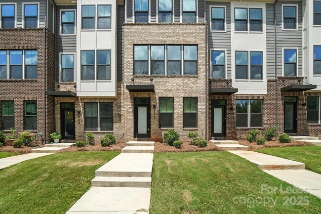 952 Broad River Ln in Charlotte, NC - Building Photo - Building Photo