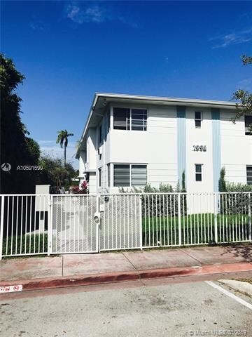 1995 Marseille Dr-Unit -7 in Miami Beach, FL - Building Photo