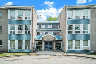 820 Laurier Blvd in Brockville, ON - Building Photo