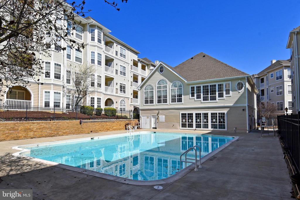 4551 Strutfield Ln in Alexandria, VA - Building Photo