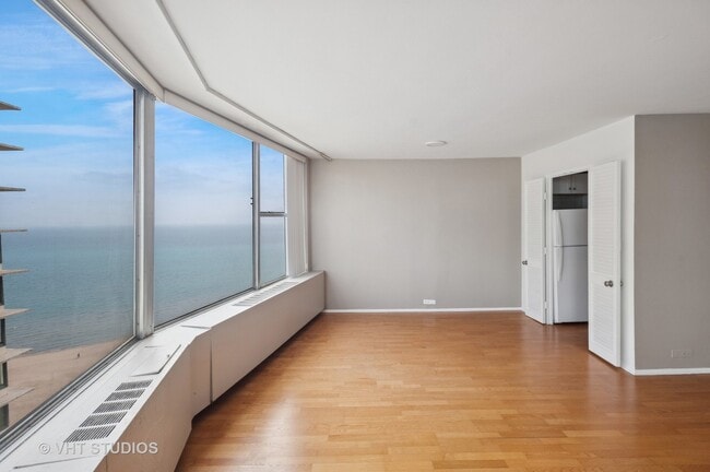 5757 N Sheridan Rd in Chicago, IL - Building Photo - Building Photo