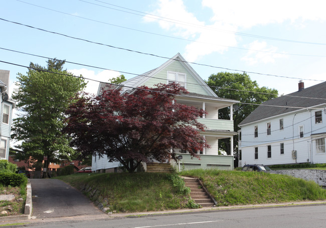 915-917 Burnside Ave in East Hartford, CT - Foto de edificio - Building Photo