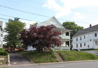 915-917 Burnside Ave in East Hartford, CT - Building Photo - Building Photo