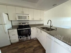 2045 Sunset Grove Ln in Clearwater, FL - Building Photo - Building Photo