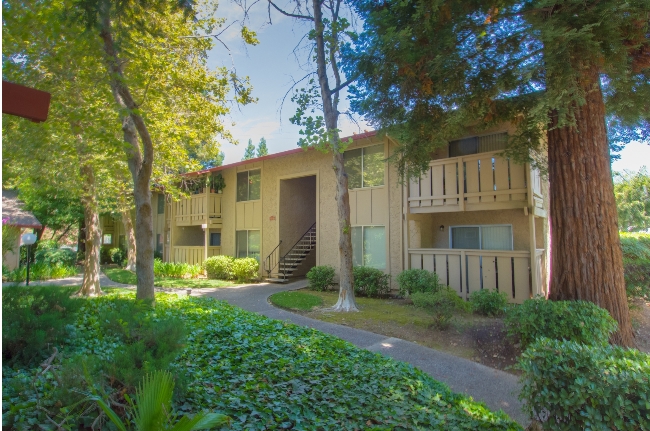 Sandalwood Apartments in Chico, CA - Foto de edificio