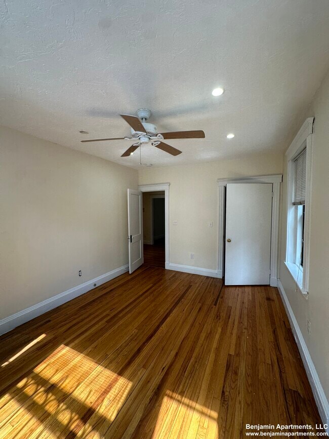 239 Kelton St, Unit 3 in Boston, MA - Building Photo - Building Photo
