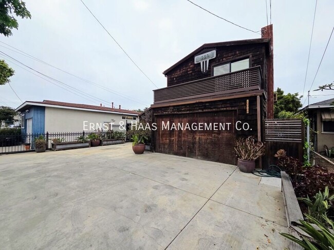 1330 Ximeno Ave in Long Beach, CA - Building Photo - Building Photo