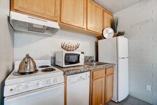 University Manor in Tucson, AZ - Building Photo