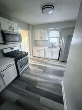 11203 Jackson Ave in Warren, MI - Foto de edificio - Building Photo