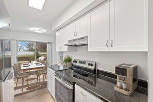 Williamsburg in Cincinnati, OH - Building Photo