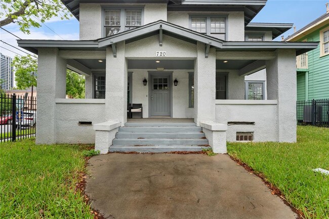 property at 720 W Alabama St