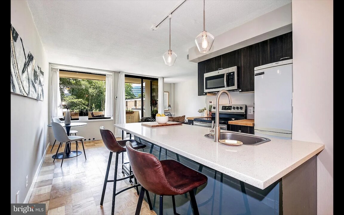 430 M St SW, Unit 430 M St SW in Washington, DC - Building Photo