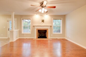 1370 Bruceton Dr in Clarksville, TN - Building Photo - Building Photo