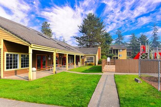 Centrepointe Apartments in Everett, WA - Building Photo - Building Photo