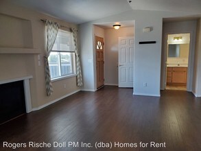 300 N Oak Harbor St-Unit -Unit C302 in Oak Harbor, WA - Building Photo - Building Photo