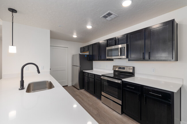 Maine Ave Apartments in Nampa, ID - Building Photo - Interior Photo