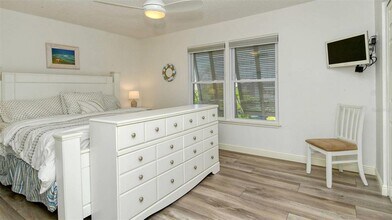 6044 W Peppertree Way in Sarasota, FL - Building Photo - Building Photo