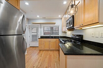 2707 North Wilton Avenue, Garden in Chicago, IL - Building Photo - Building Photo