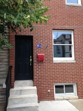 211 S Eaton St in Baltimore, MD - Foto de edificio - Building Photo