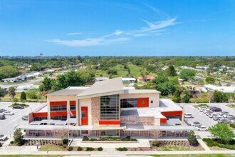 2136 Brueckner Dr in Sarasota, FL - Building Photo - Building Photo