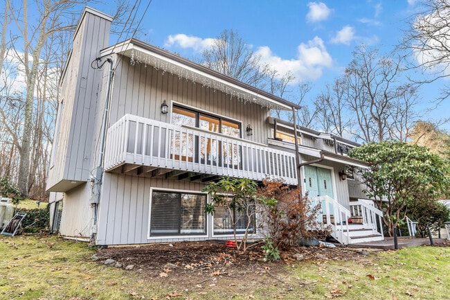 520 Walnut Tree Hill Rd in Shelton, CT - Building Photo - Building Photo