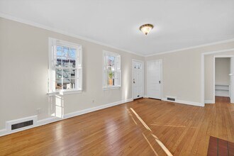 4556 S Chelsea Ln in Bethesda, MD - Building Photo - Building Photo