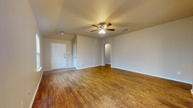 471 Harding Ln in Lavon, TX - Foto de edificio - Building Photo