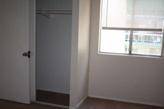 1817 E Grand Ave, Unit 40 in Escondido, CA - Building Photo - Building Photo