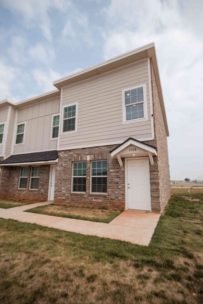 property at 11800 N Western Ave