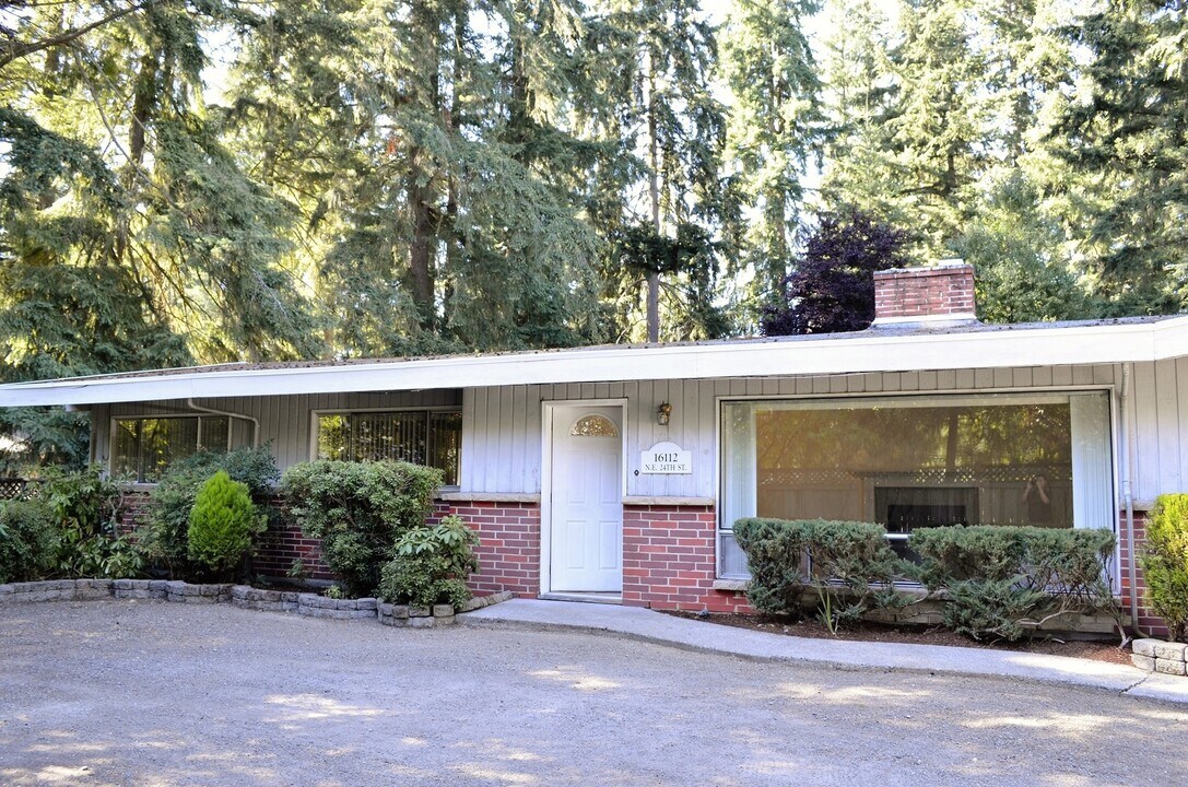 16112 NE 24th St in Bellevue, WA - Building Photo